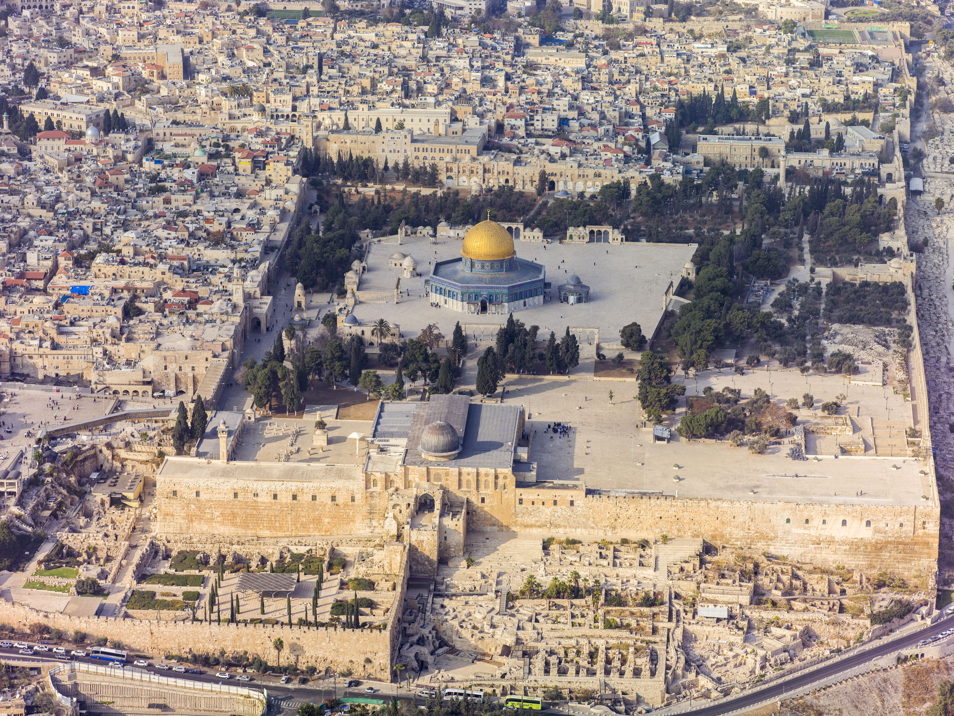 Southern aerial view of the Temple Mount (Hebrew: הַר הַבַּיִת…