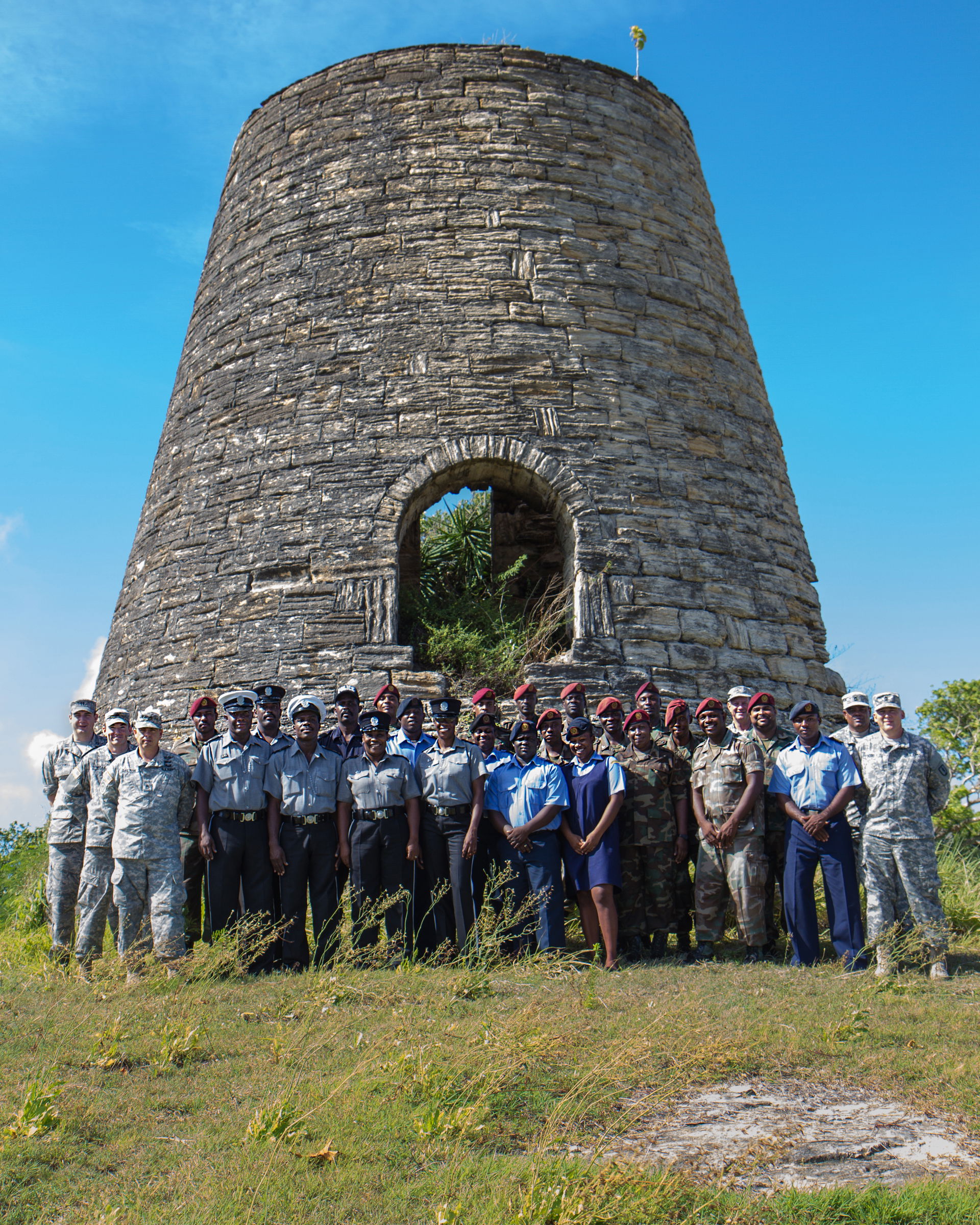 U.S. Soldiers with the 211th Regional Training Institute, and m…
