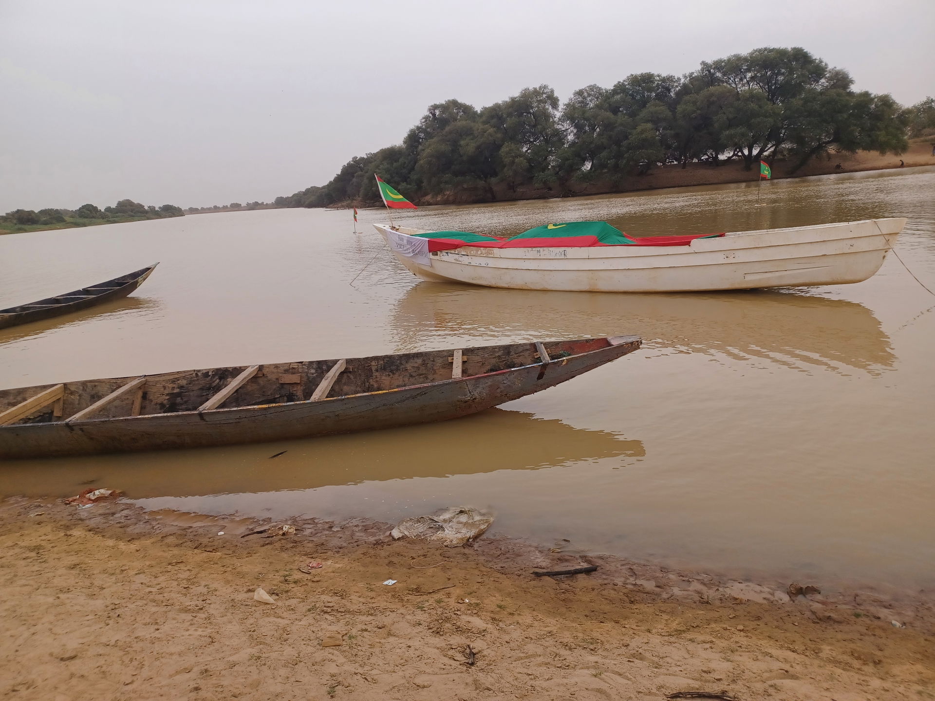 The river is between Senegal and Mauritania.  #AfroCrowd