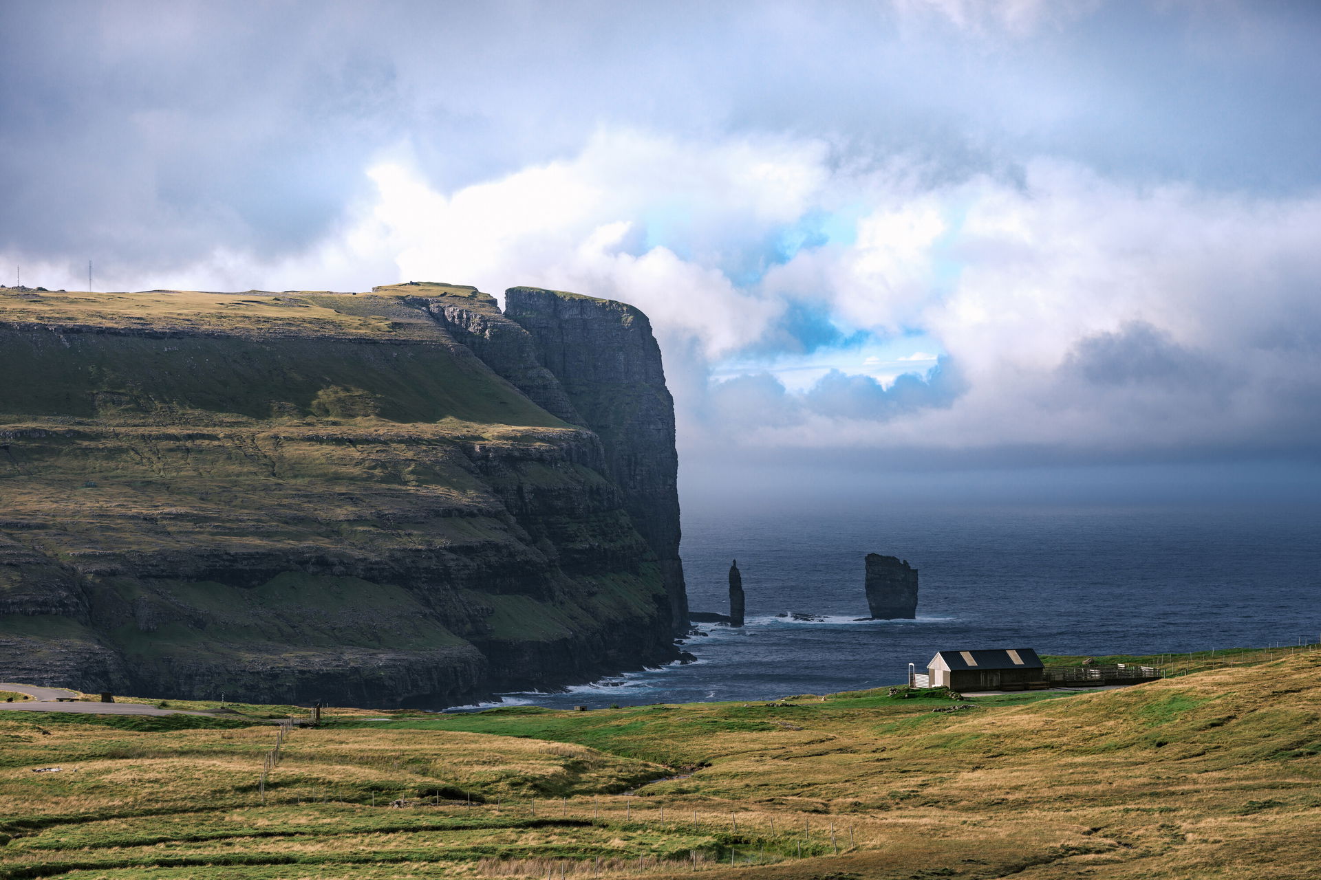 “Live alone”. A lonely house near Eiði on Eysturoy (Faroe Islan…
