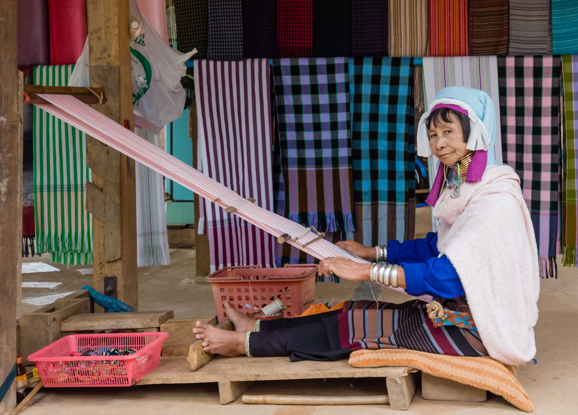 Tachileik, Myanmar: Woman of the Kayan people with decorative n…