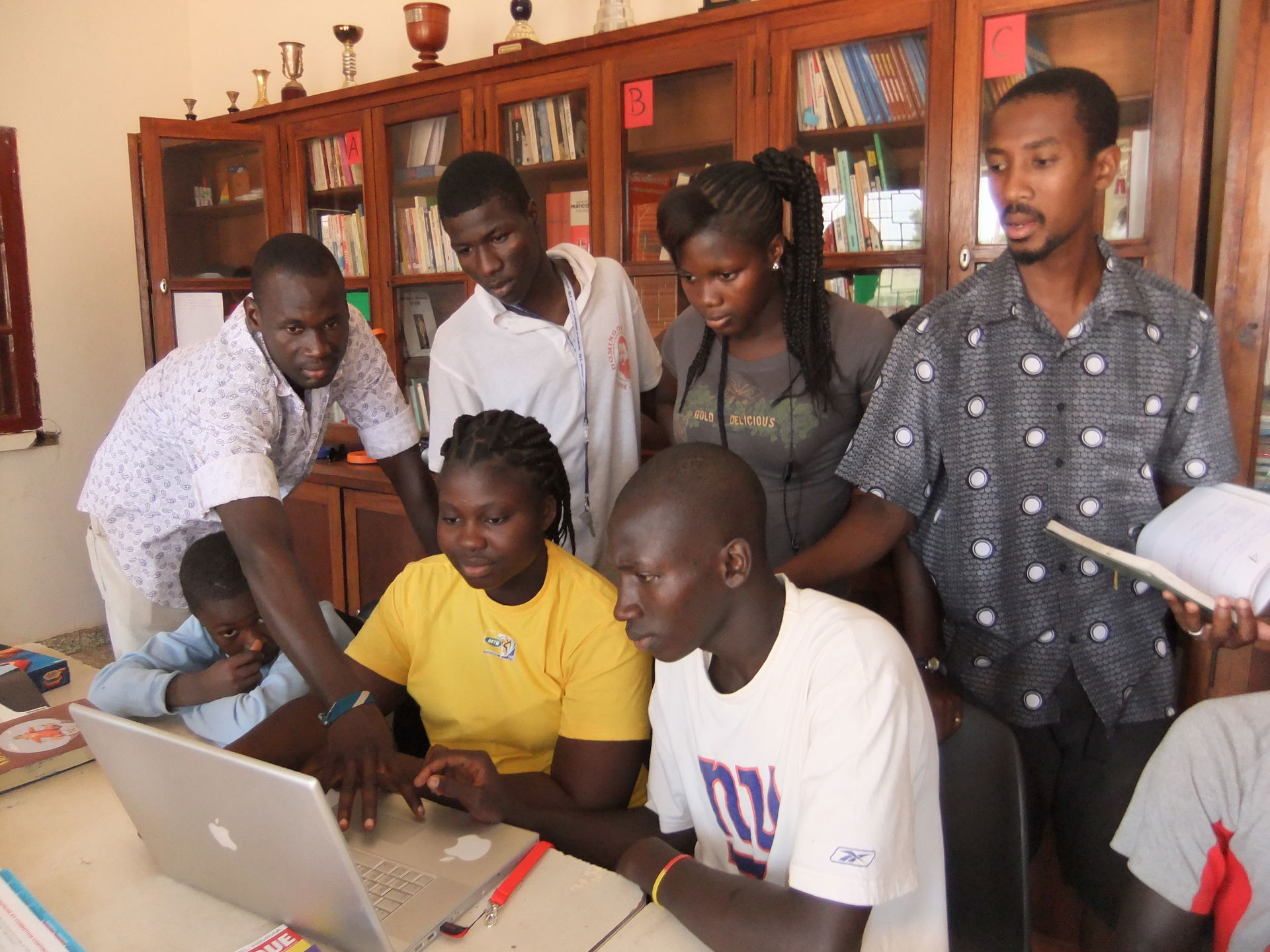 Biblioteca Jovem, Bairro de Ajuda, Bissau