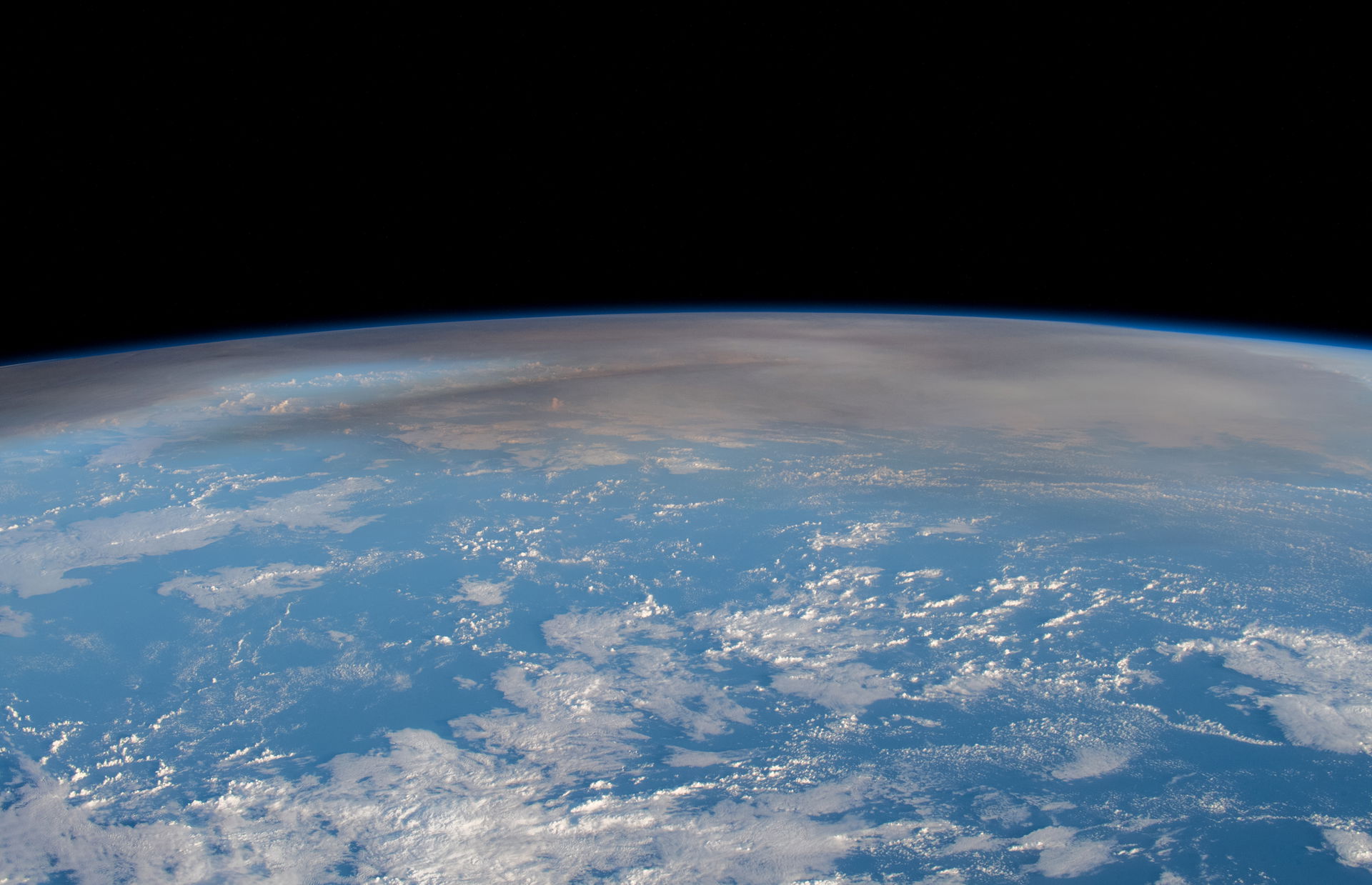 The atmospheric plume from an underwater volcano eruption in th…