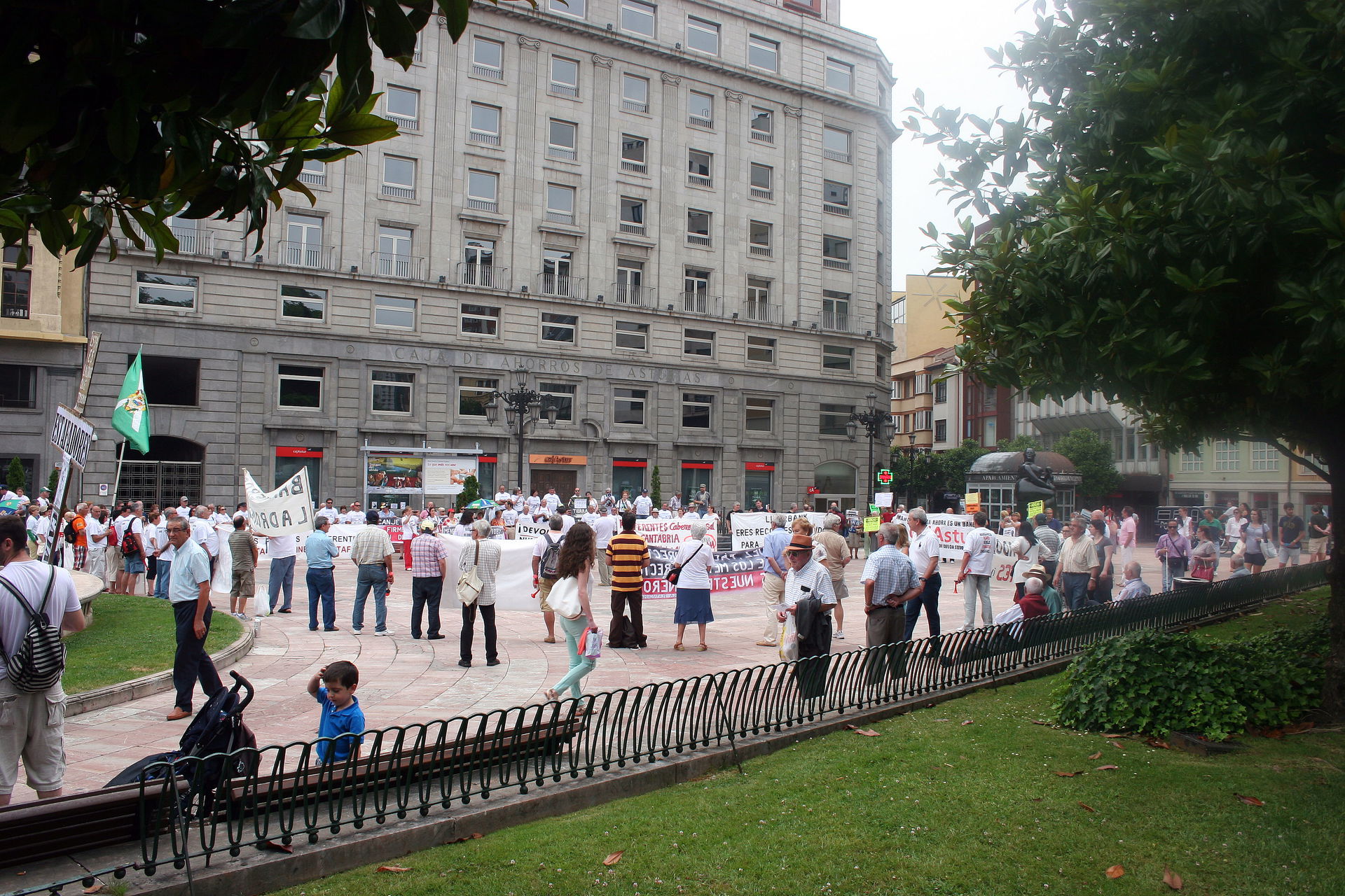 Plaza de la Escandalera view 2