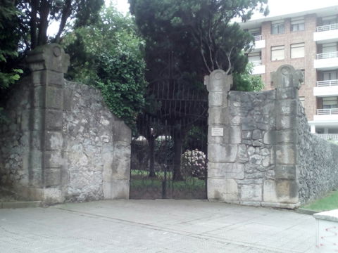 Cazoña view 2