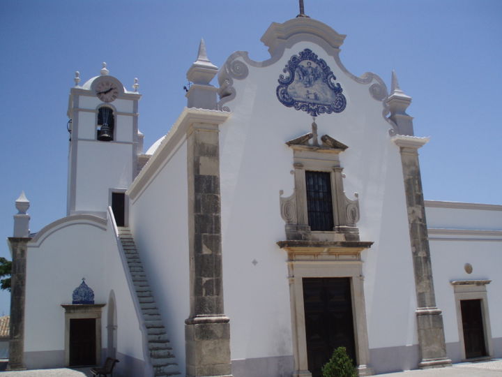 Almancil district