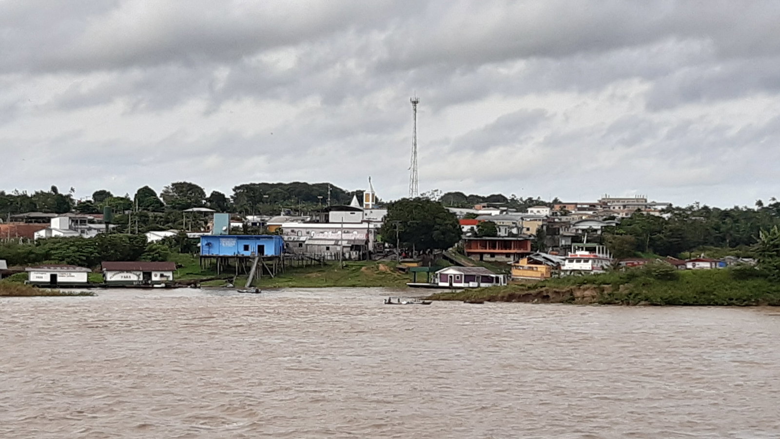 Alvarães district