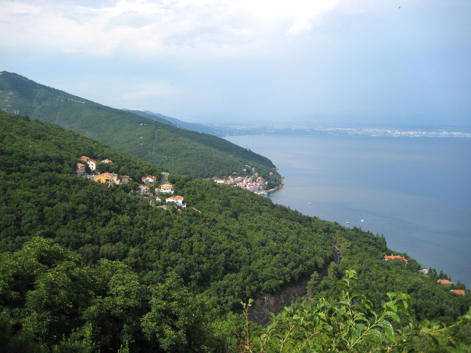 Mošćenička Draga, pogled iz Mošćenica