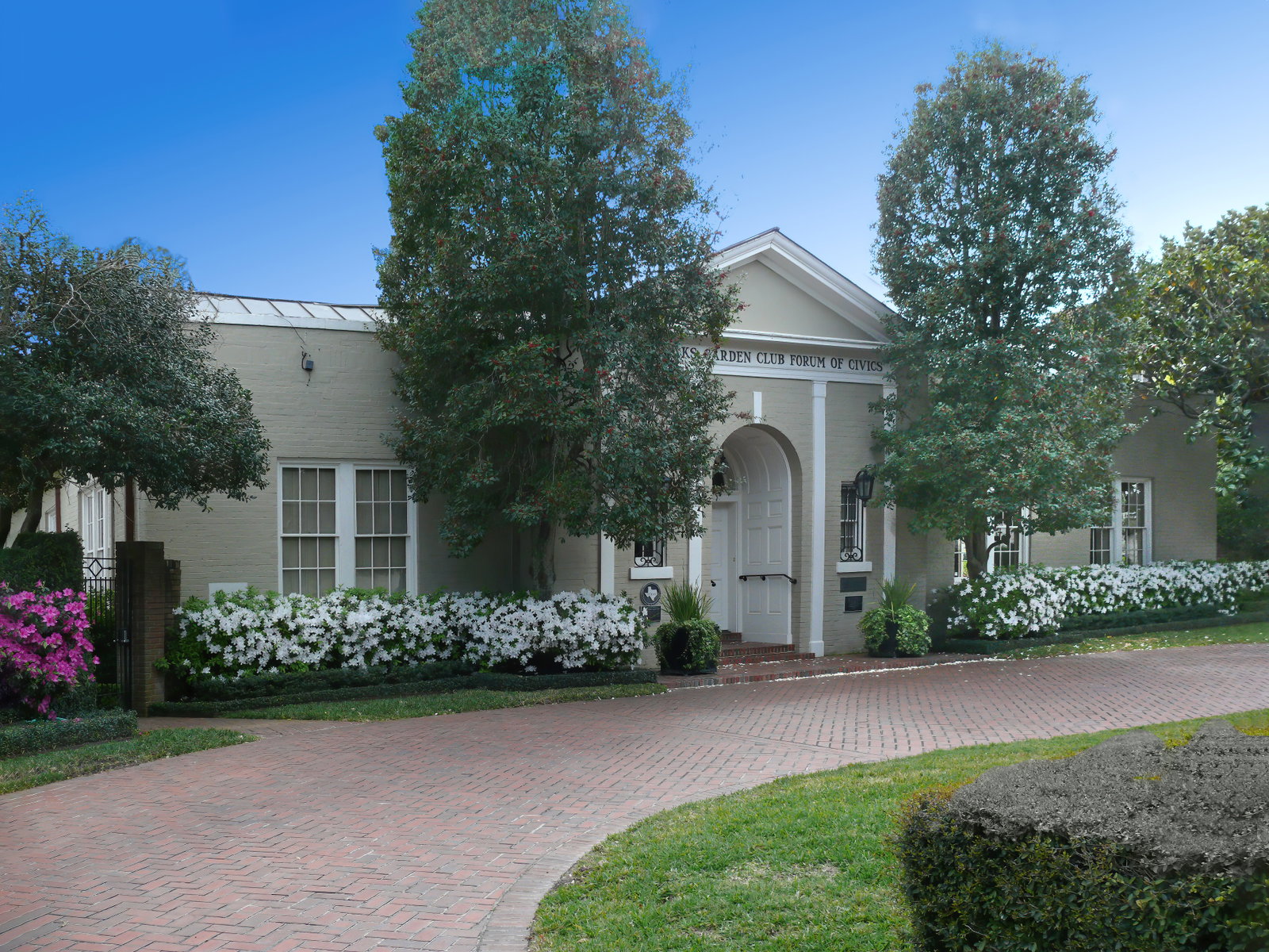 River Oaks district
