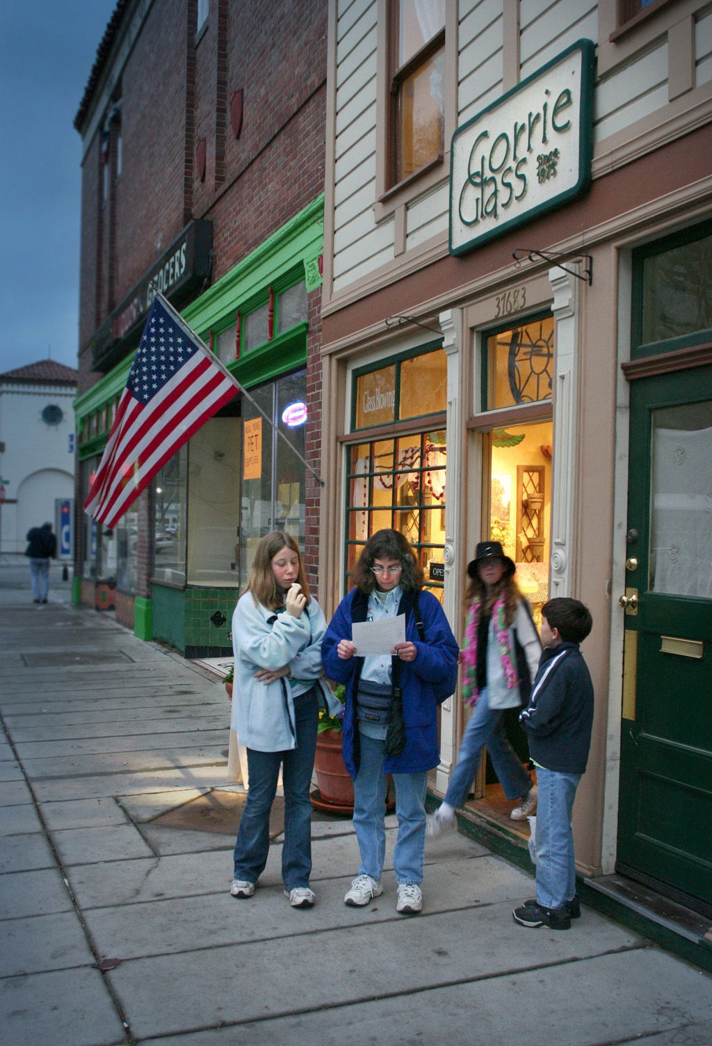 A scene in front of the Corrie Glass shoppe in Historic Niles d…