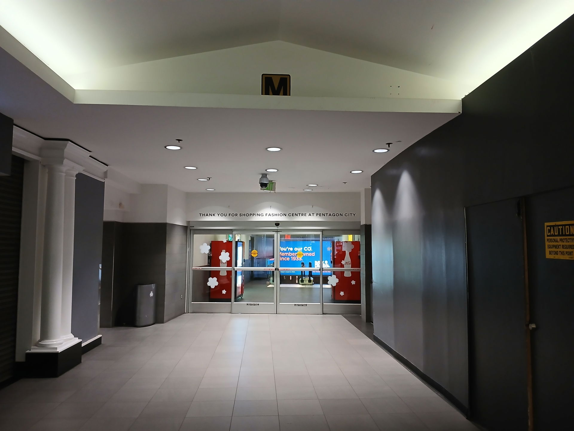 Pentagon City station (Washington Metro station in Arlington Co…