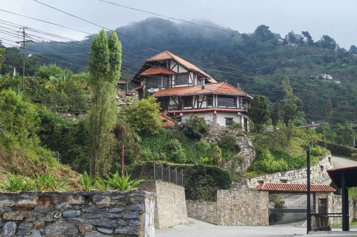 La Colonia district