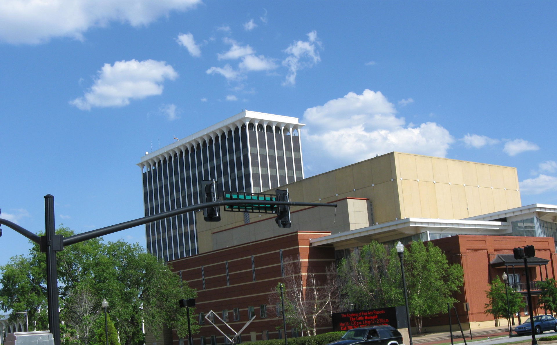 A picture of the Columbus Consolidated Government Center.
