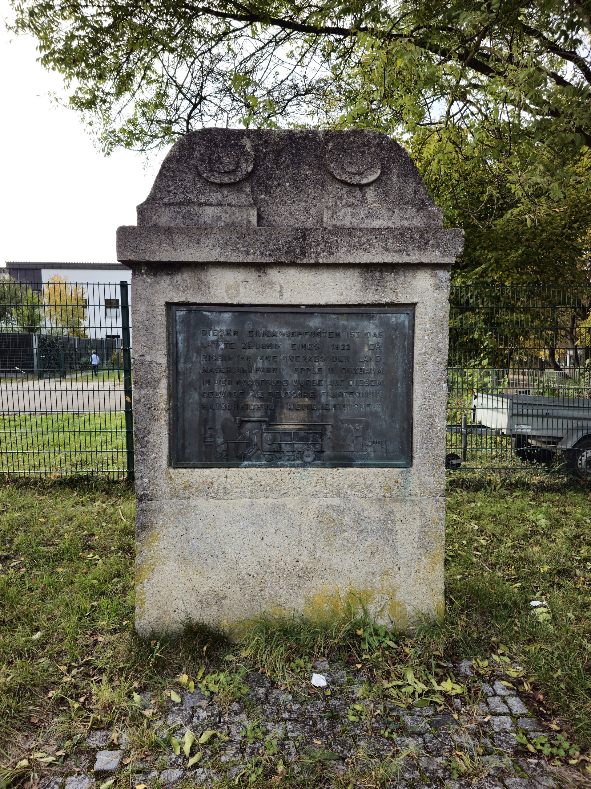 Augsburg-Universitätsviertel, Eingangspfosten und letztes Zeugn…
