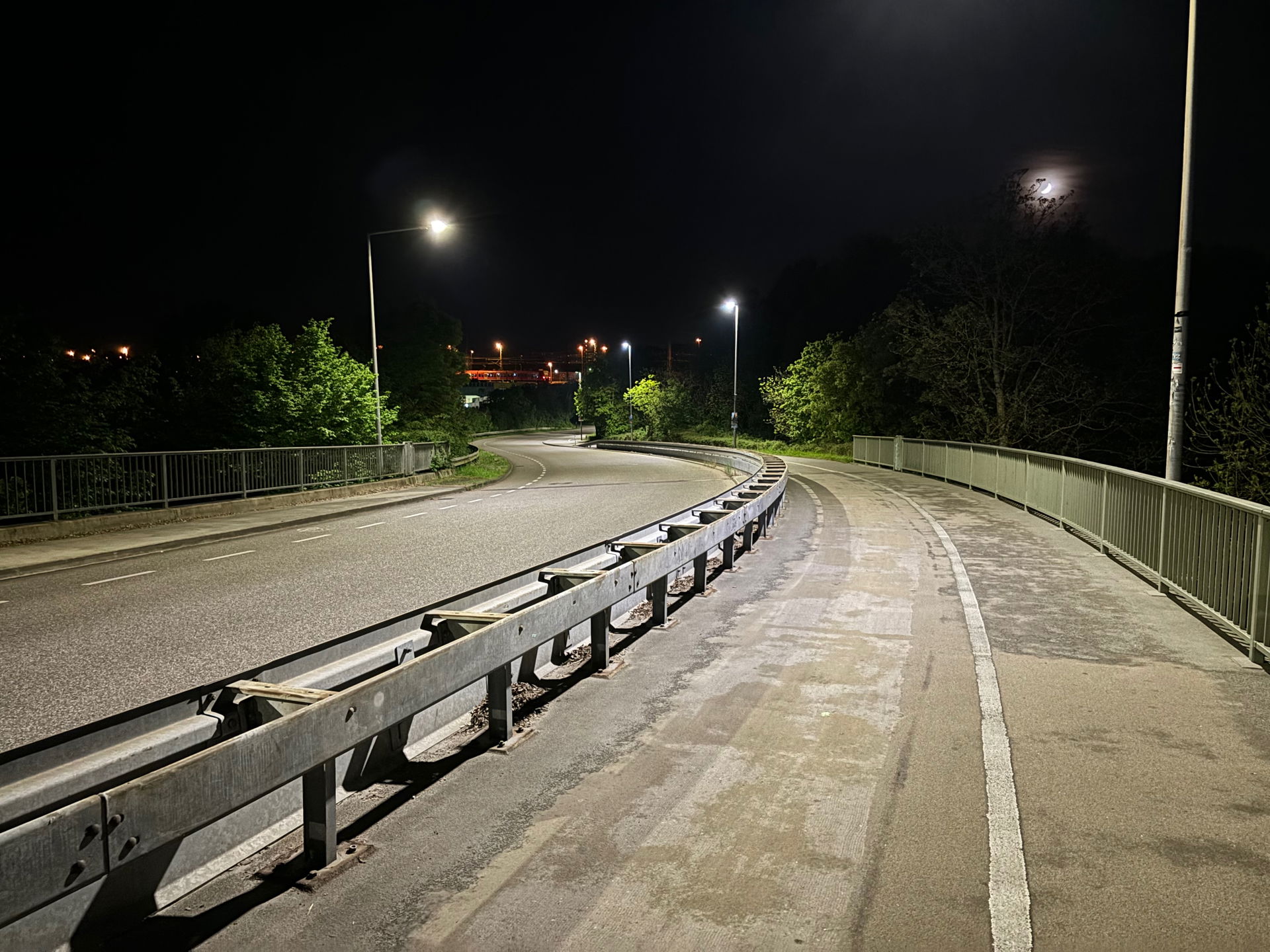 Karlsruhe at night – Weiherfeldstraße (bridge), Karlsruhe-Weihe…