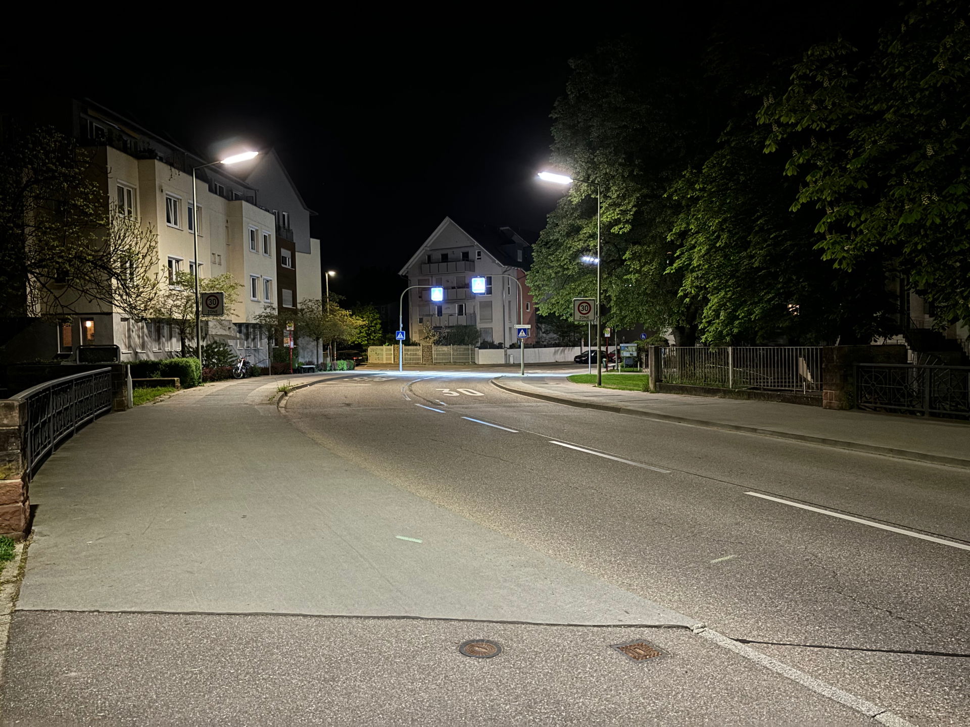 Karlsruhe at night – Weiherfeldstraße (bridge), Karlsruhe-Weihe…