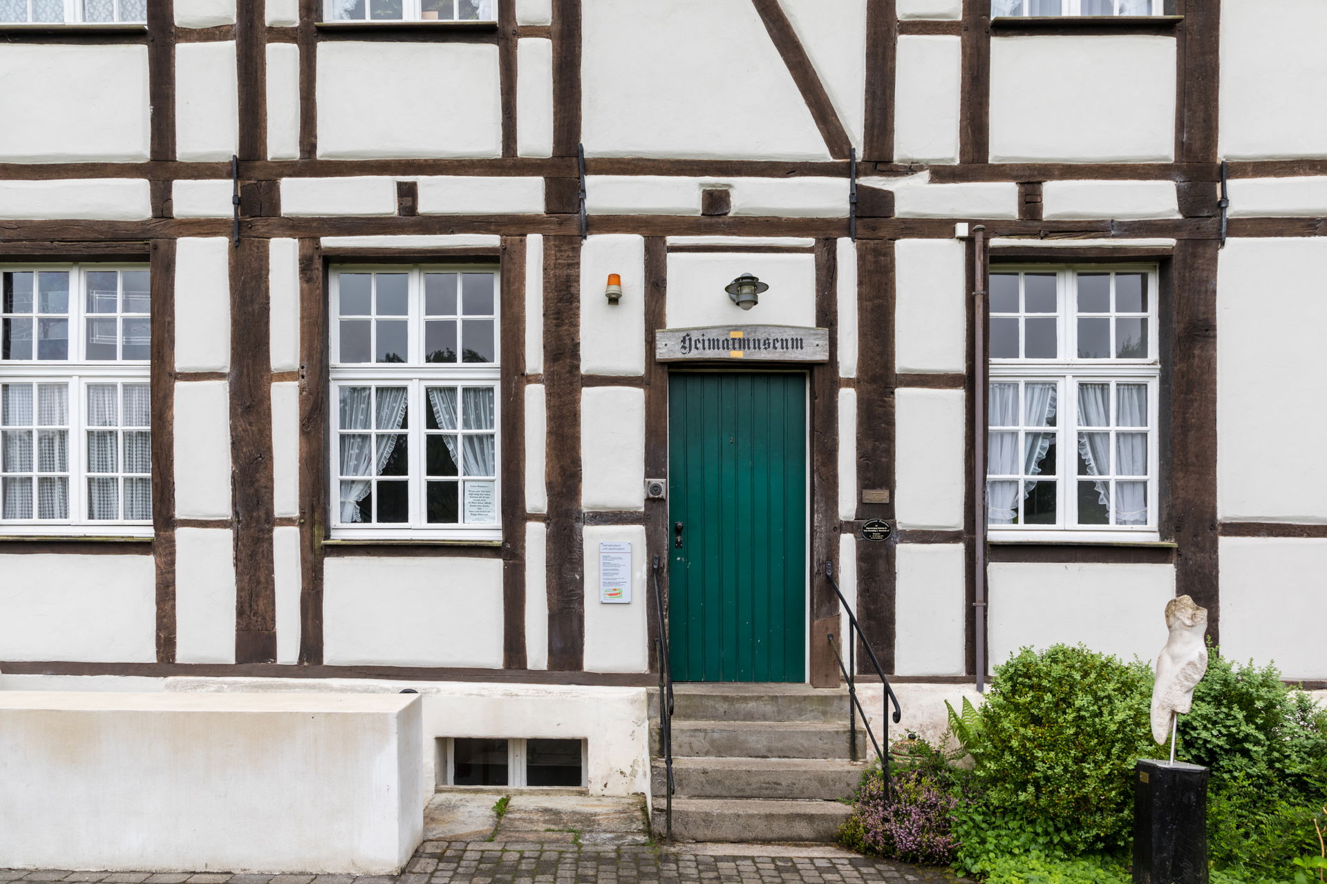 Local history Museum (with “Golden Fuge” above the door), Kinde…
