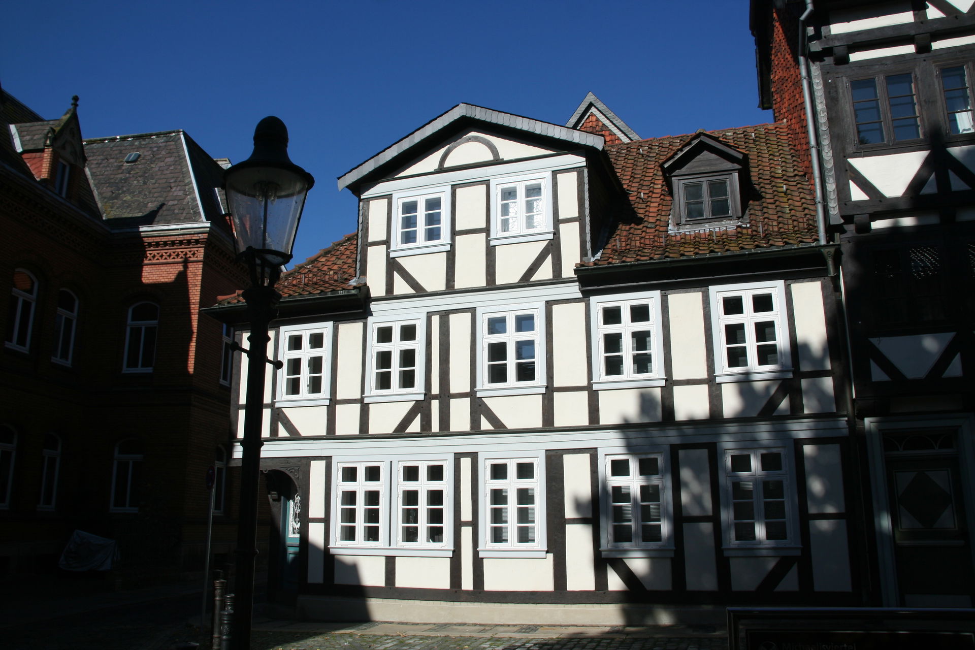 Michaelishof, Güldenstraße 8, Südansicht an der Michaeliskirche…