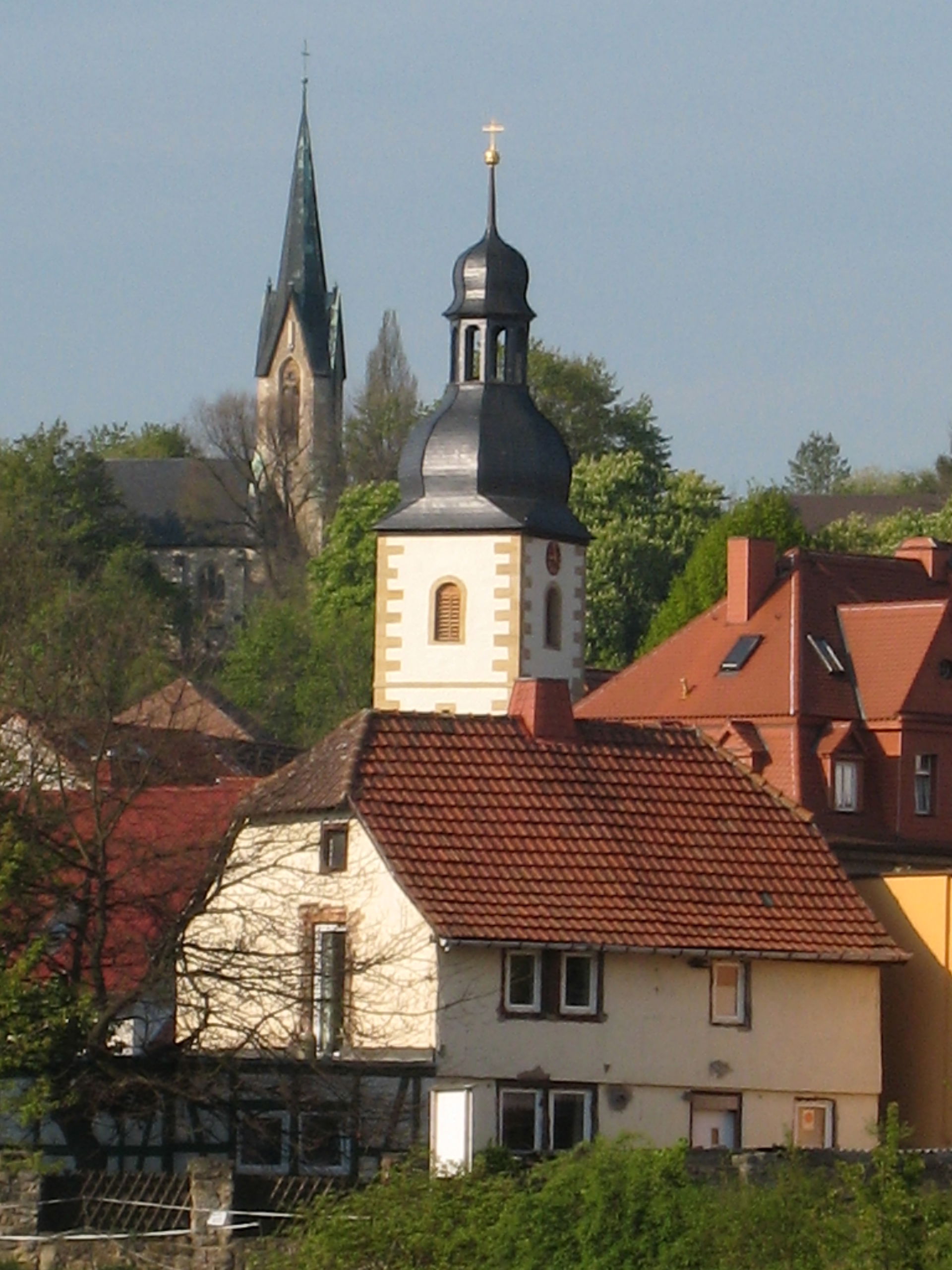 Die alte katholische (rechts) und die neuere protestantische Ki…