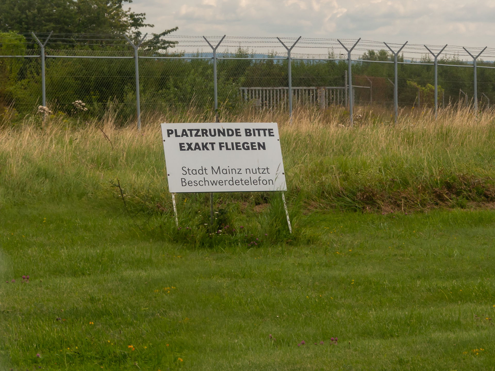 Sign at Mainz-Finthen airfield, warning pilots to stick to the …