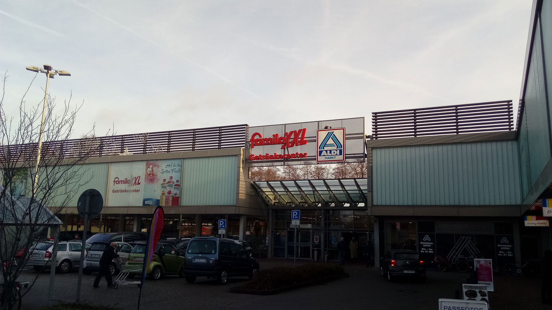 A large local shopping centre in the Low-Saxon city of Oldenbur…