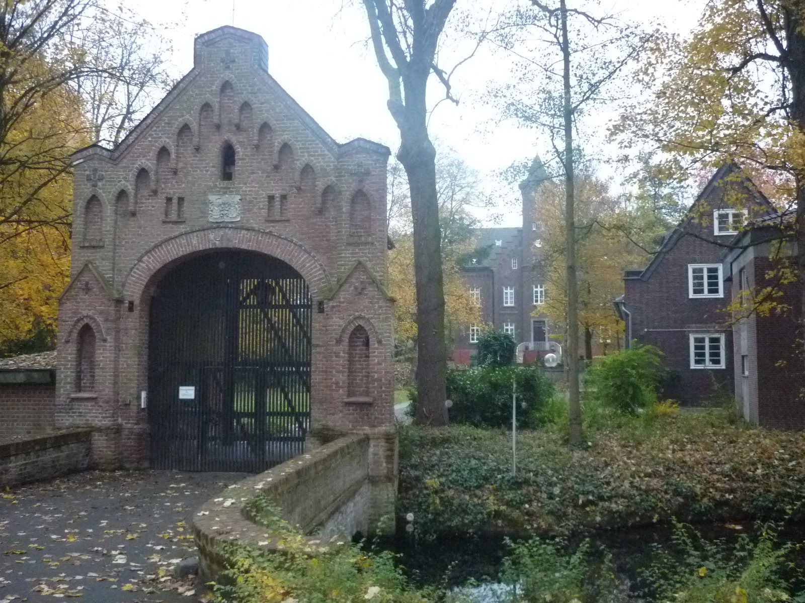 Schloß Reuschenberg (Reuschenberg Palace) in Neuss, Germany
