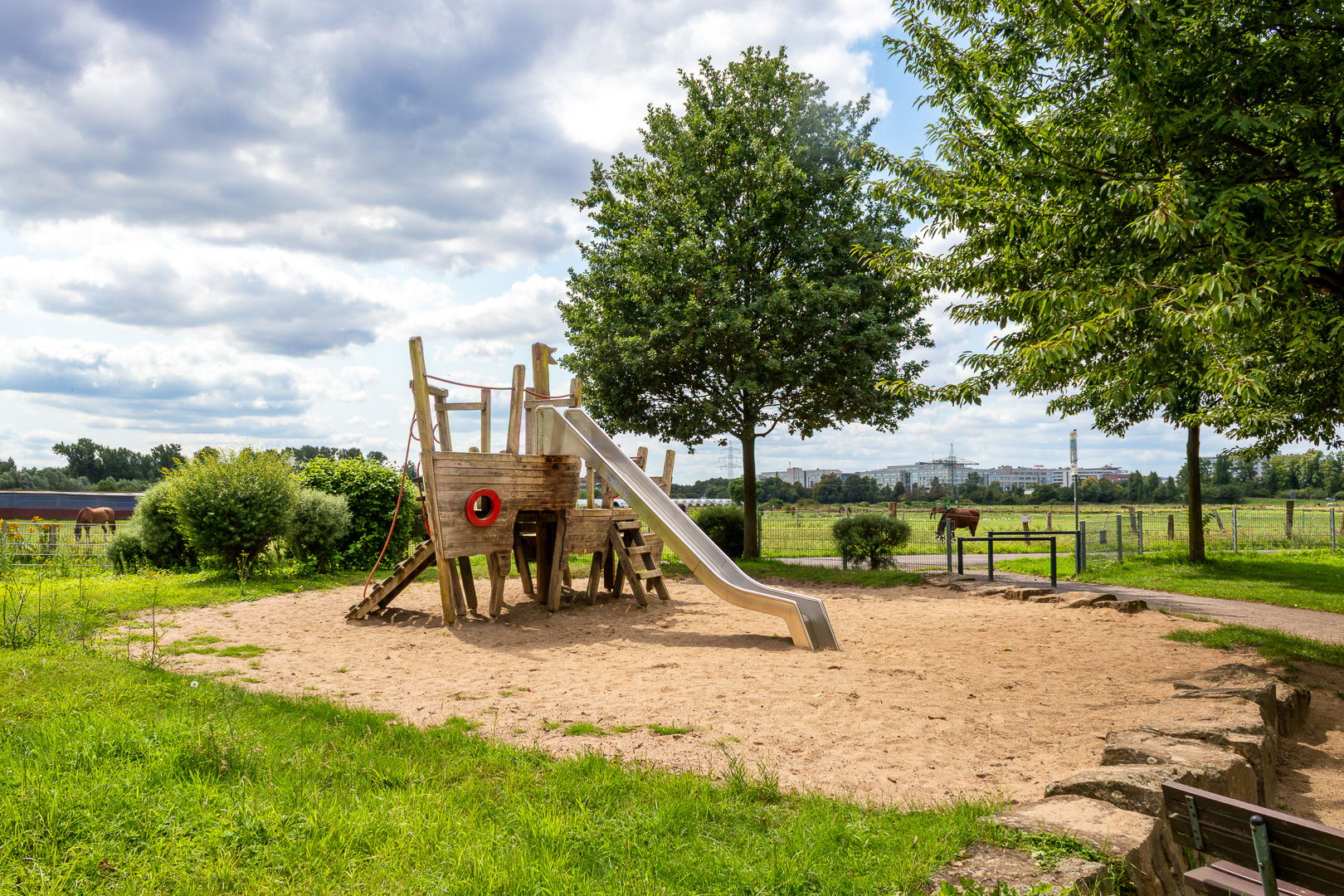 Spielplatz Obertorweg auf dem Rheinvorland im Stadtteil Hammfel…