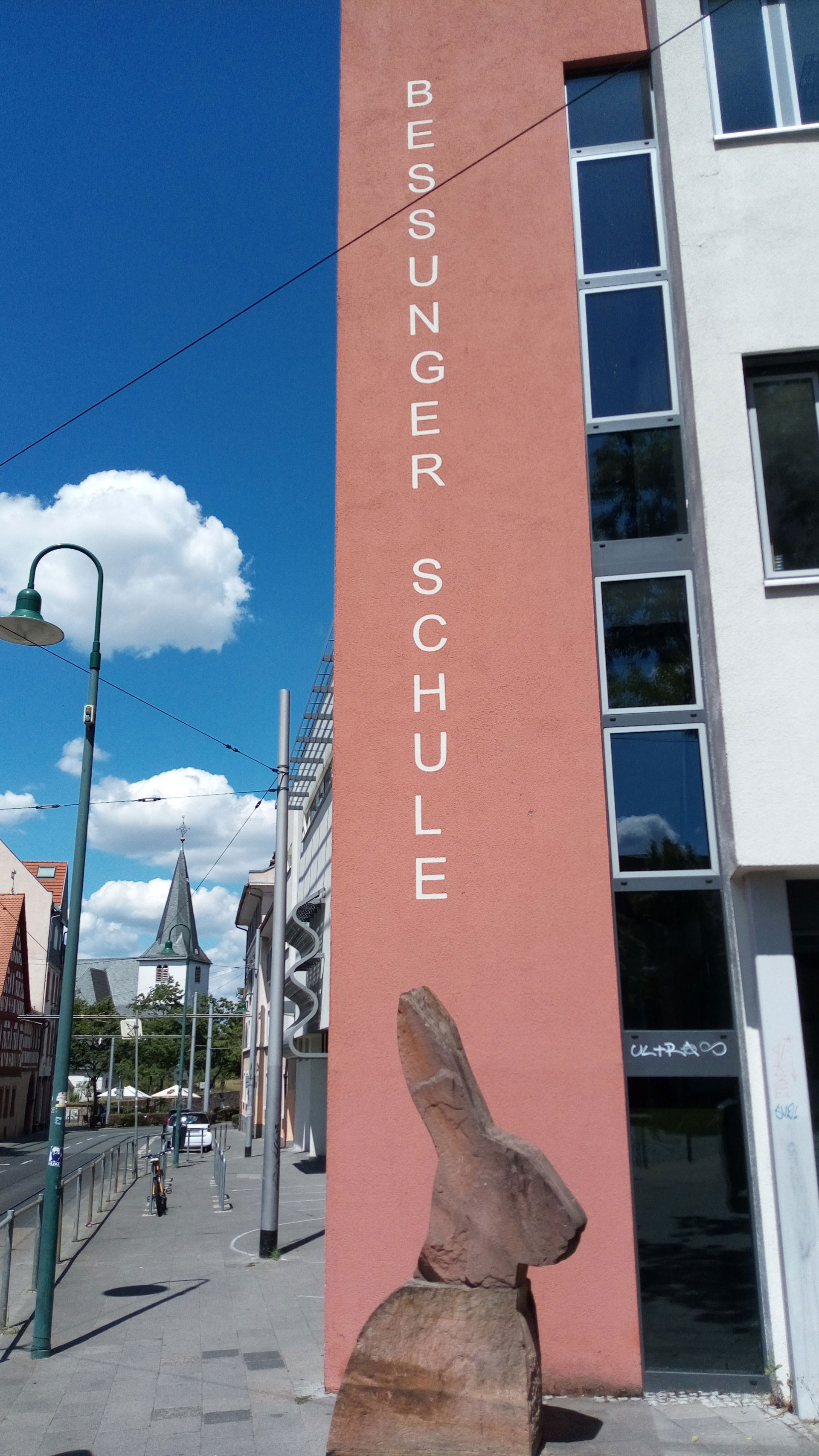 Elementa lernejo Bessunger Schule en Darmstadt-Bessungen kaj lo…