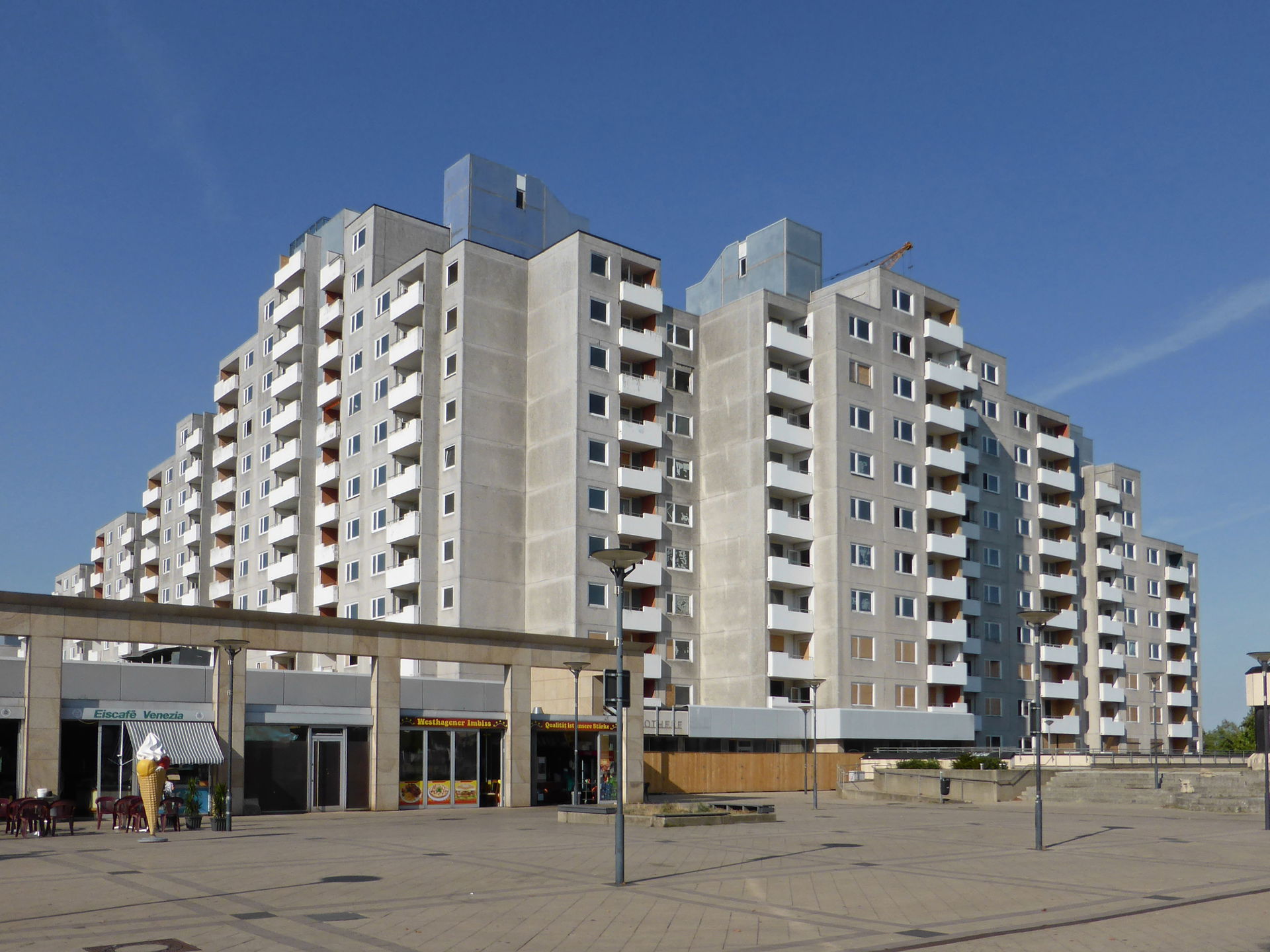 Wohnblock an der Dessauer Straße in Westhagen in Wolfsburg aus …