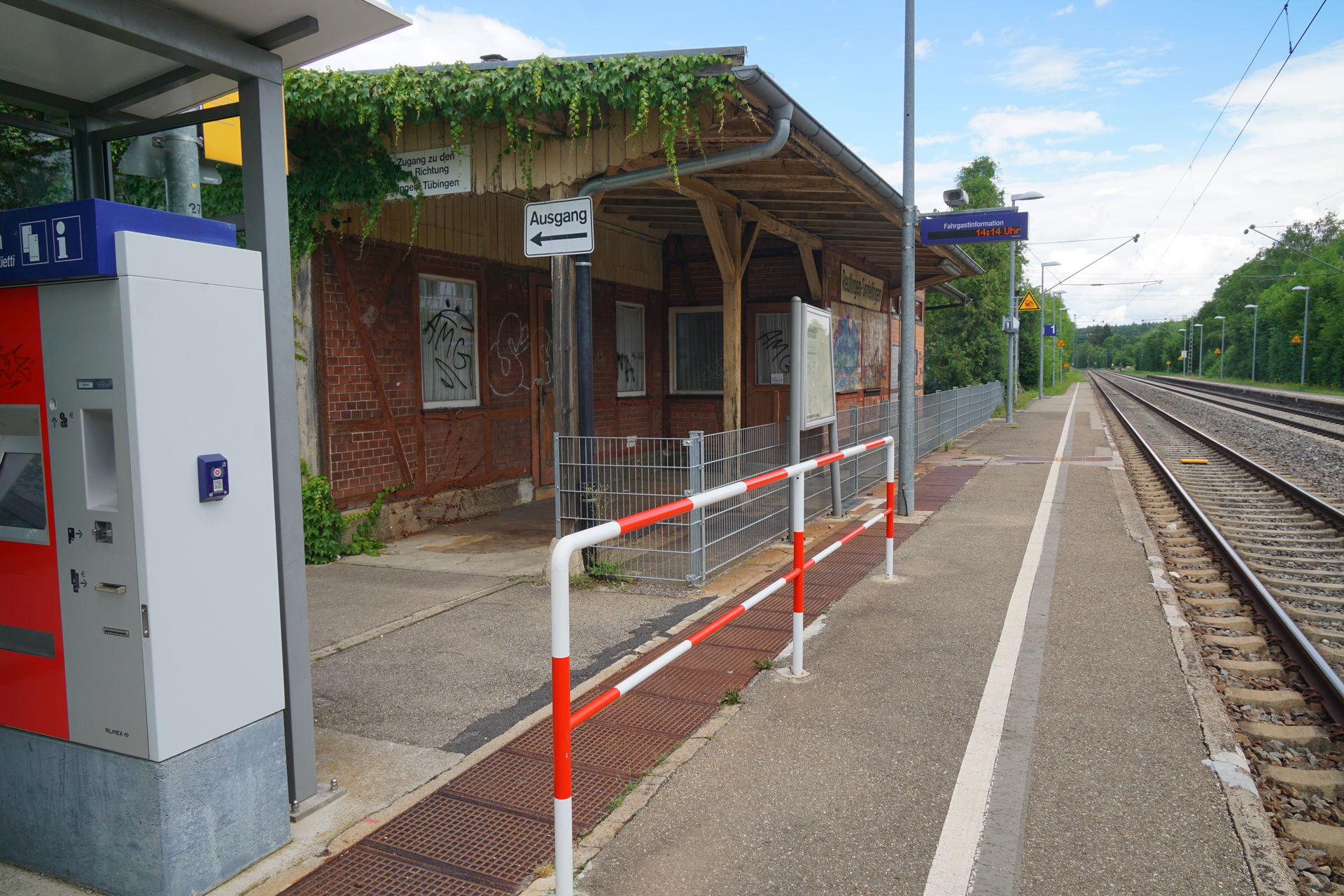 Der Bahnhof Reutlingen-Sondelfingen wird von Nahverkehrszügen b…
