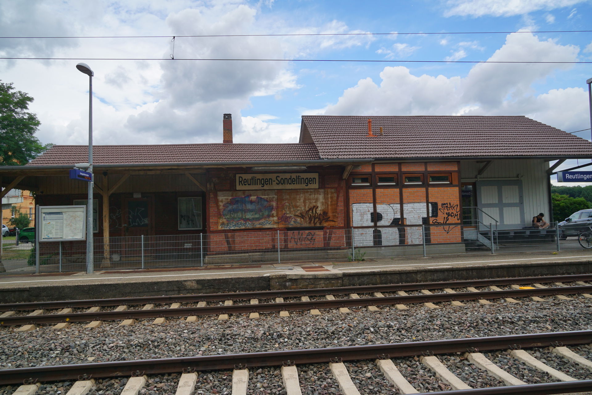 Der Bahnhof Reutlingen-Sondelfingen wird von Nahverkehrszügen b…