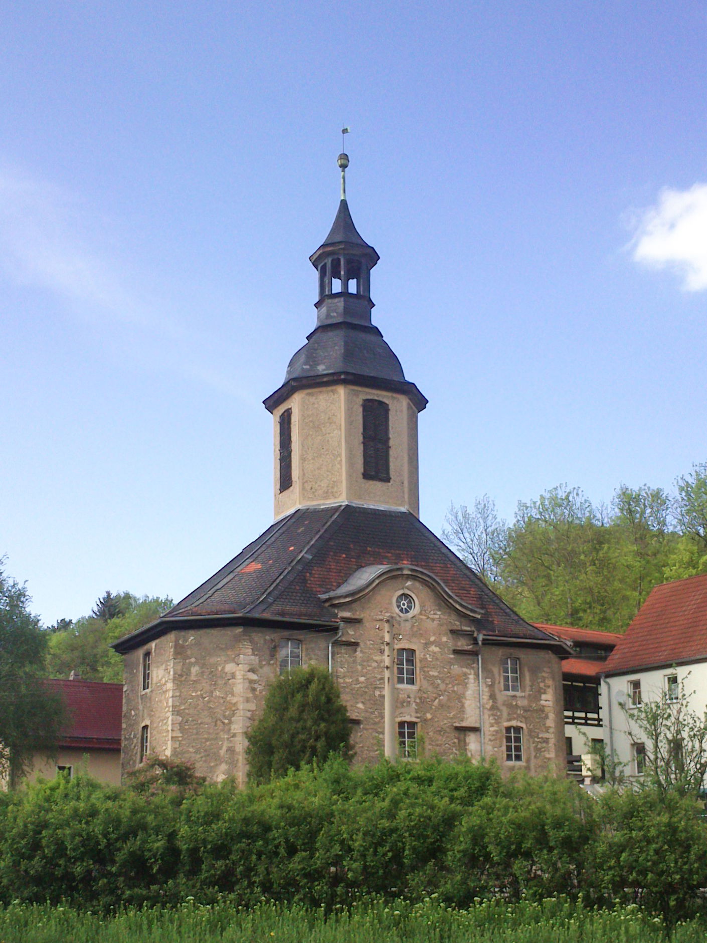 Die Dorfkirche in Jena-Wöllnitz im Mai 2013.