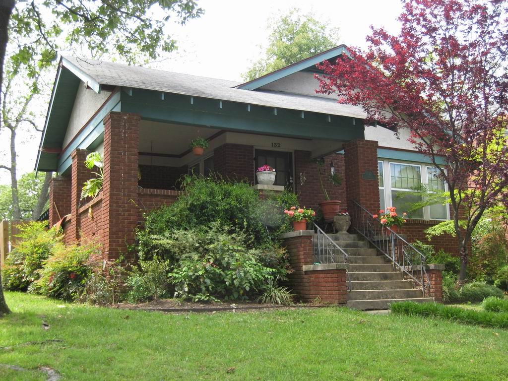 Example of Craftsman Bungalow style architecture in Capitol Vie…