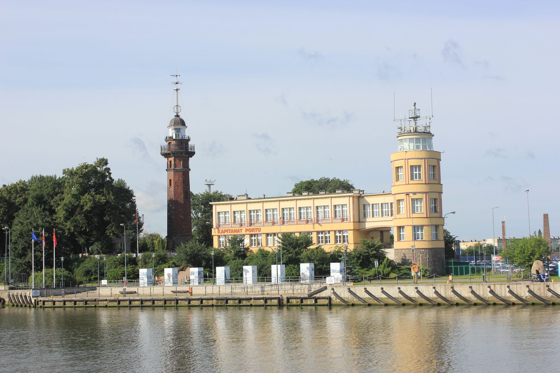 Gdańsk - Nowy Port lighthouse and harbour master's office