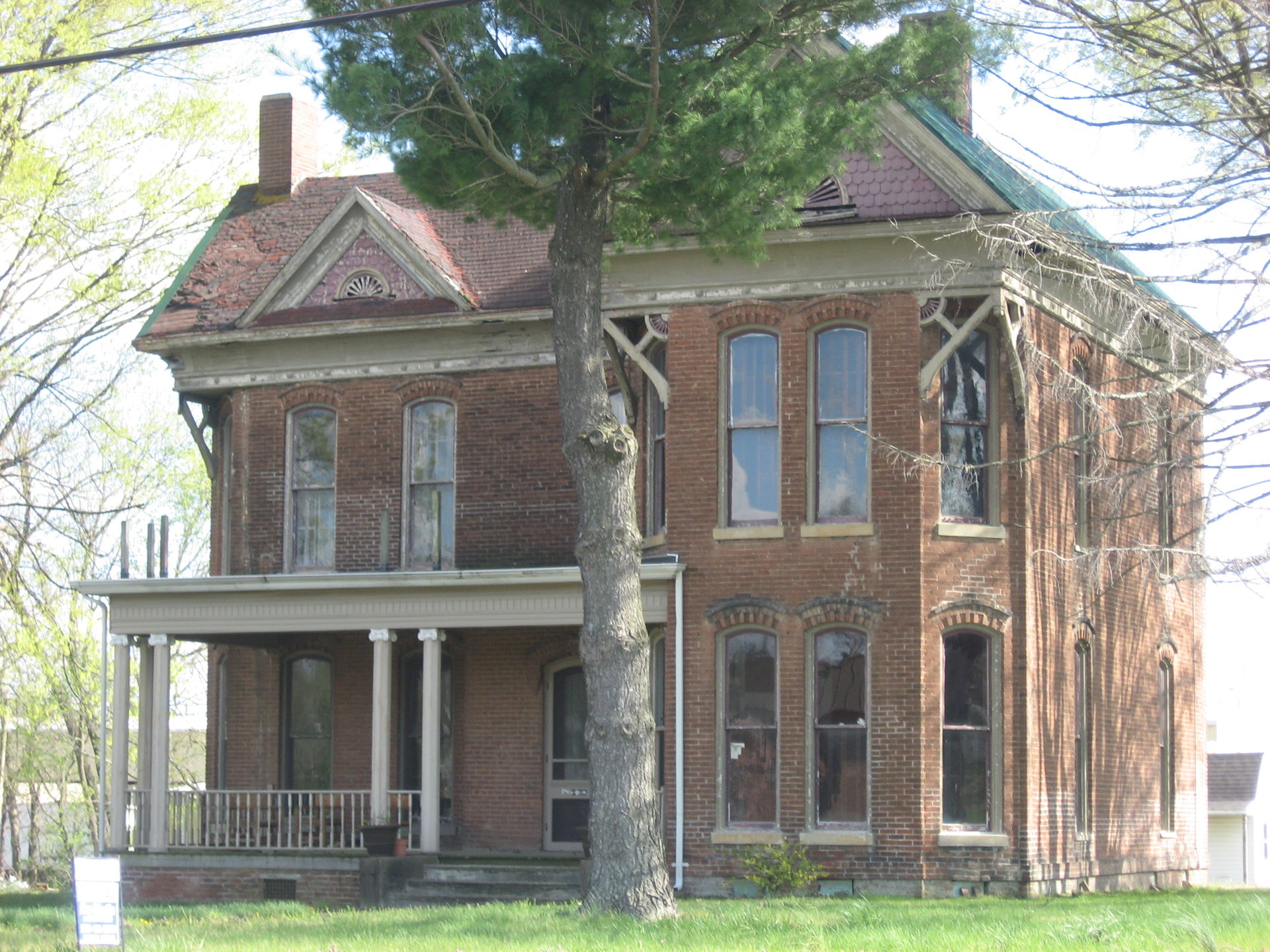 Front and western side of the W.W. Morris House, located at 305…