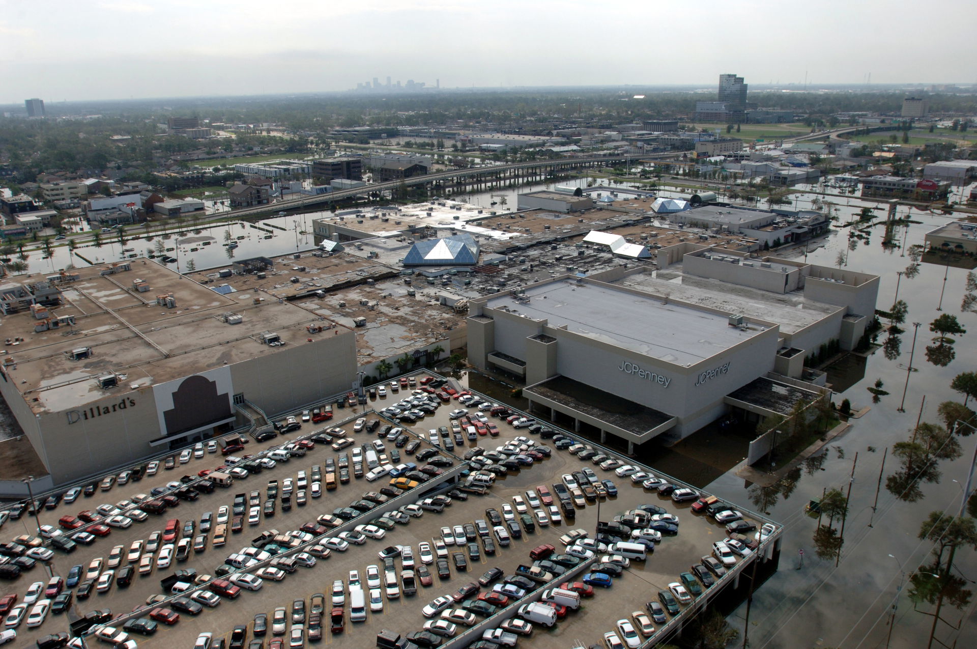 Metairie, La., August 29, 2005 -- Aerial of a flooded Lakeside …