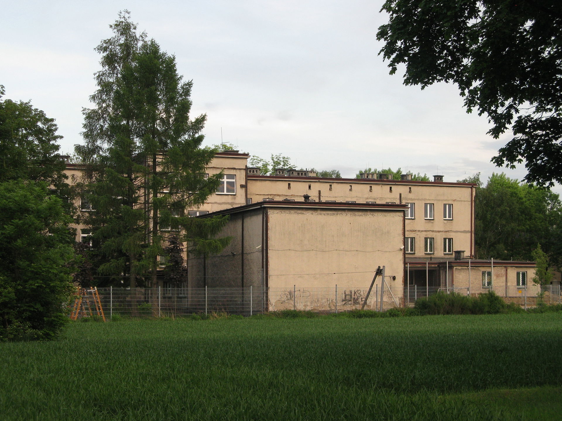 Budynek szkoły (Szkoła Podstawowa nr 25  
im. Stanisława Hadyny…