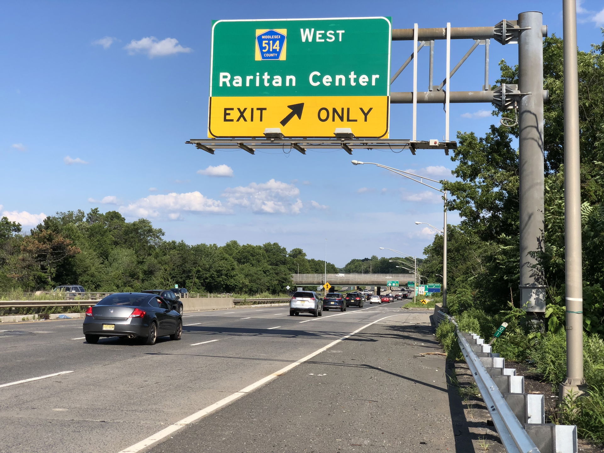View north along New Jersey State Route 440 (Middlesex Freeway)…