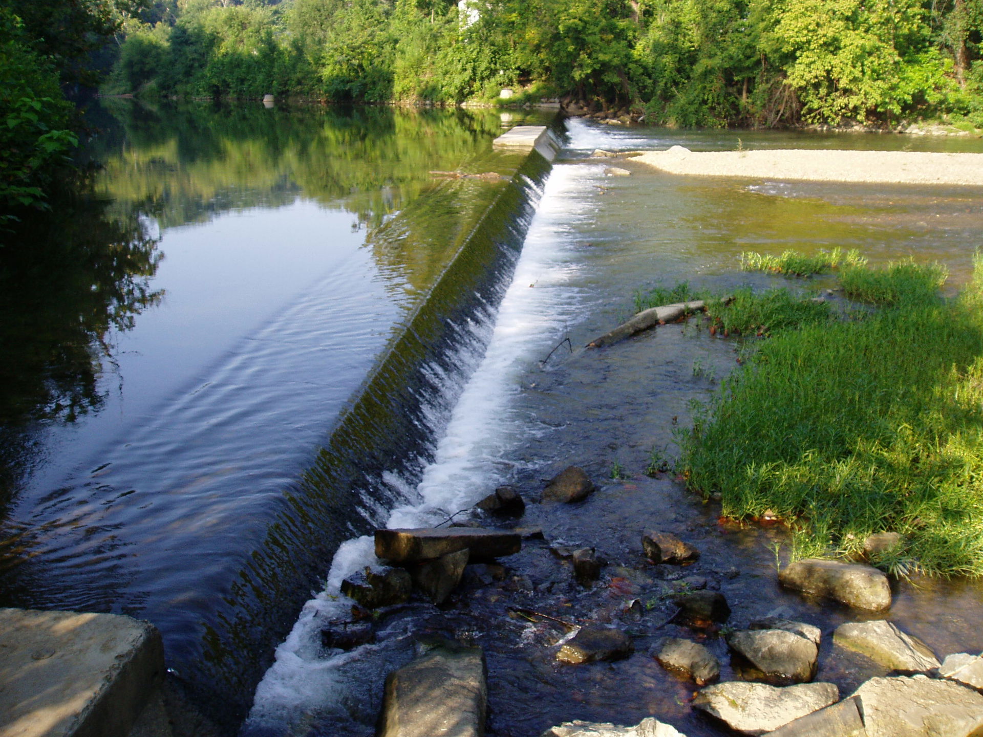 Wasena Dam on the Roanoke River in Roanoke, Virginia.  Credit: …