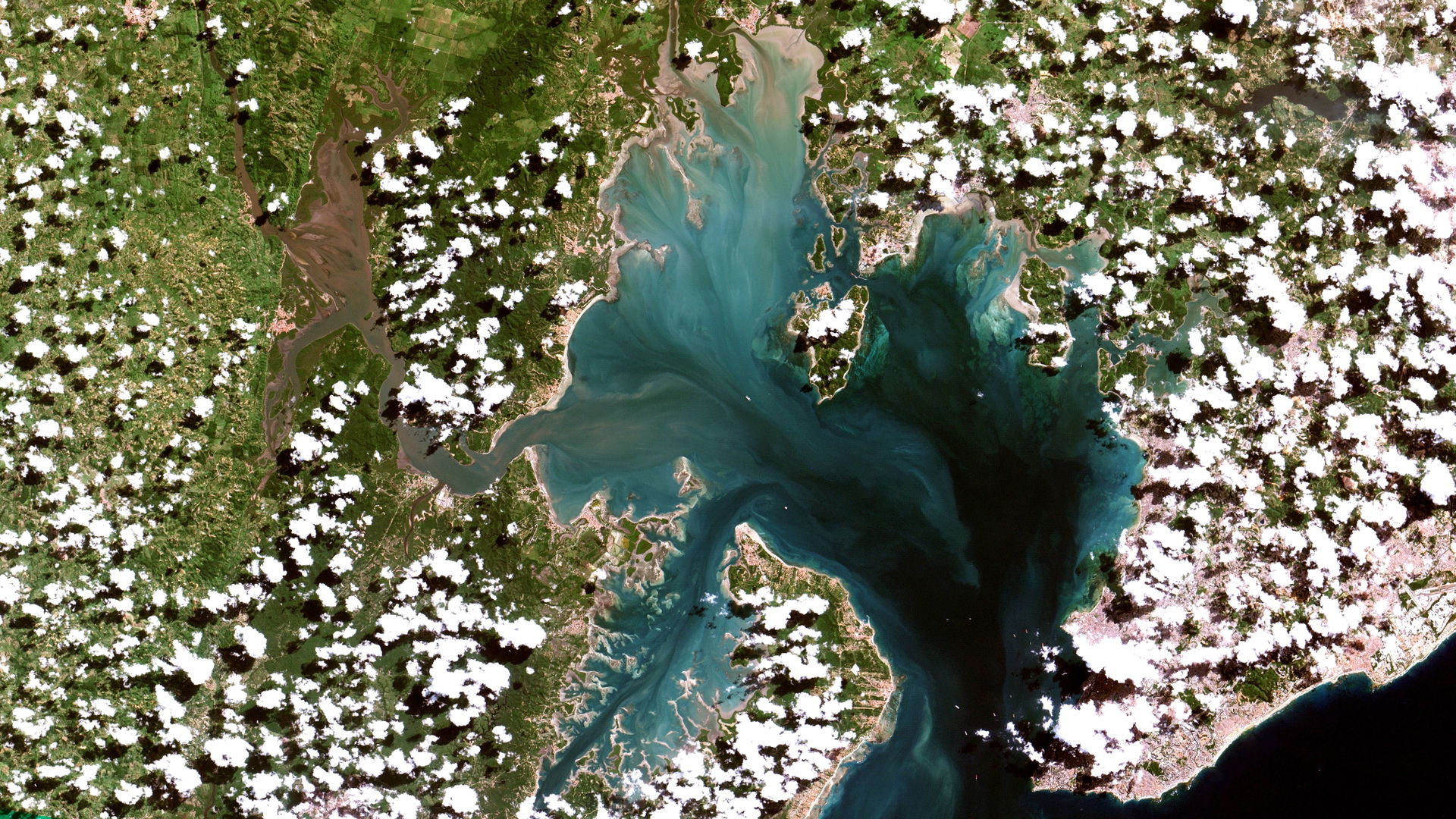 Norte da Ilha de Itaparica na Baía de Todos os Santos. Na ilha,…