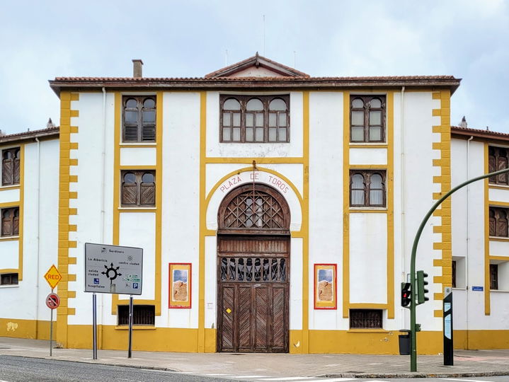 Cuatro Caminos district