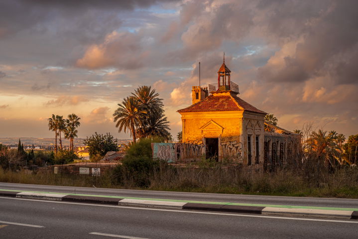 Los Balcones district