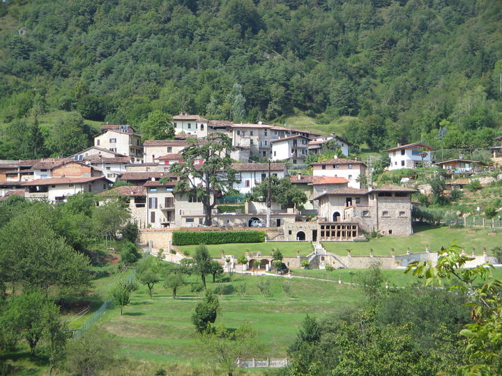 Binzago district