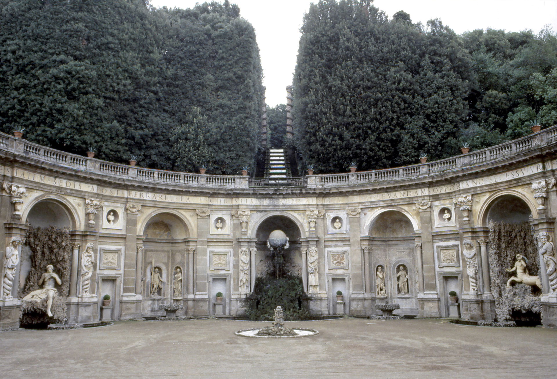 Villa Aldobrandini view 3
