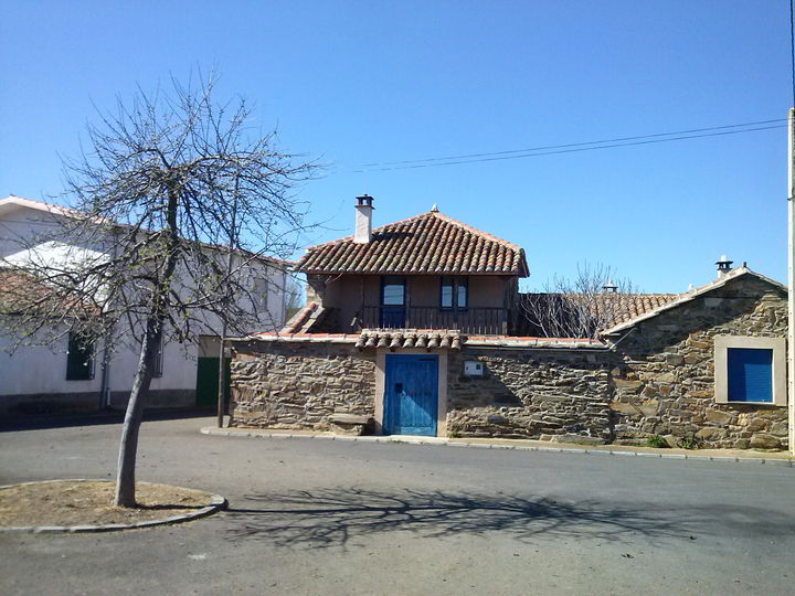Santiago de la Valduerna district