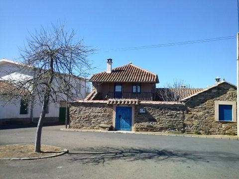 Santiago de la Valduerna view 2