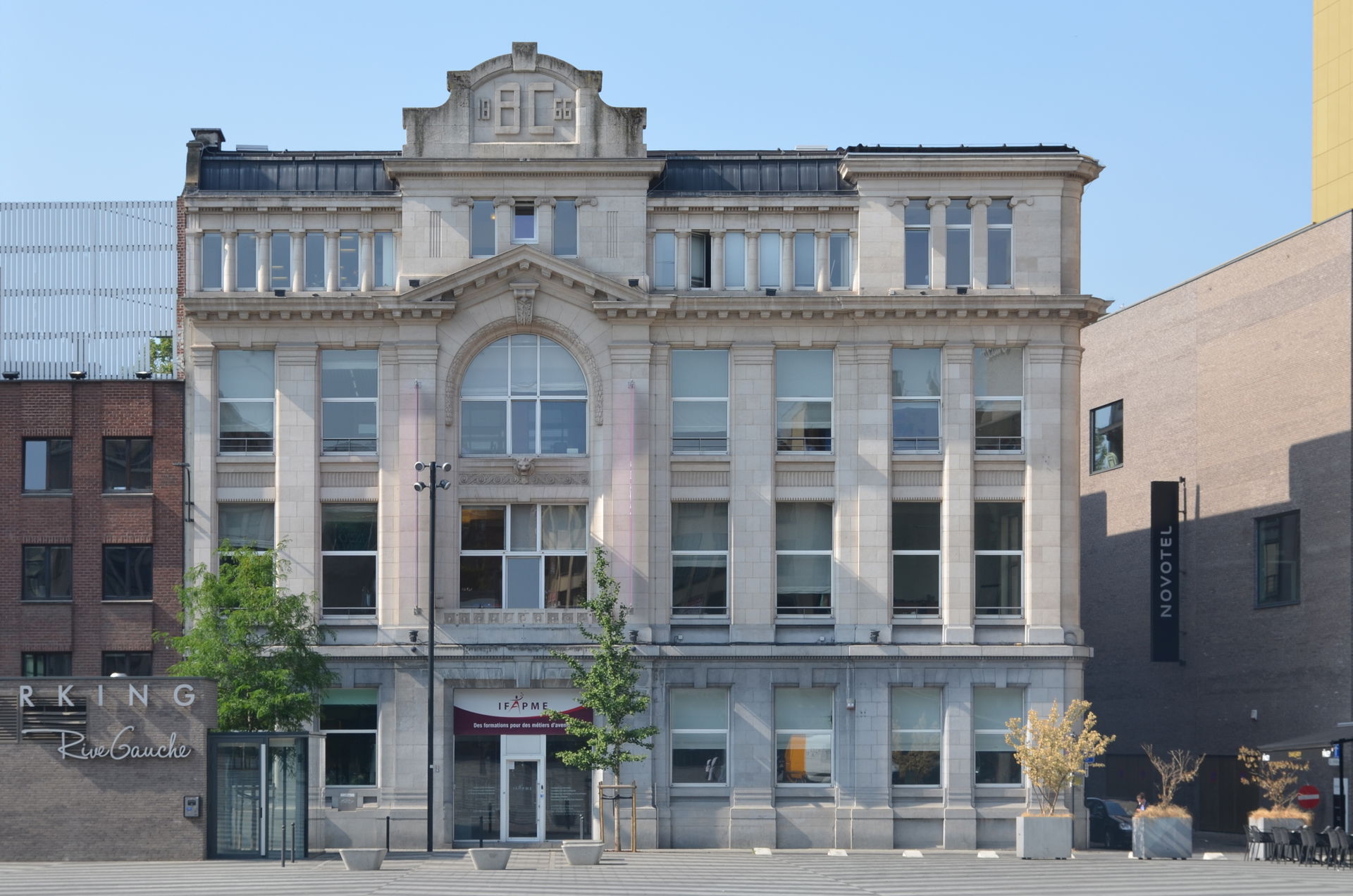 Charleroi (Belgique) - Banque de Charleroi, fondée en 1866. Imm…