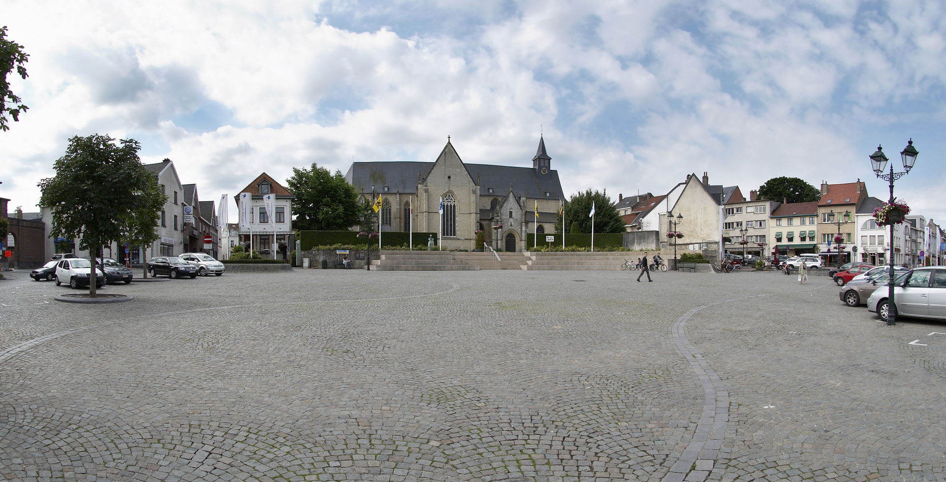 Markt in Tervuren with view on Sint-Jan Evangelist church