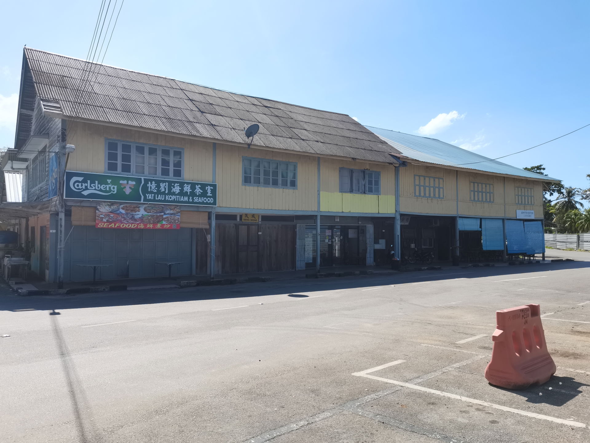 Sematan bazaar wooden shophouses.