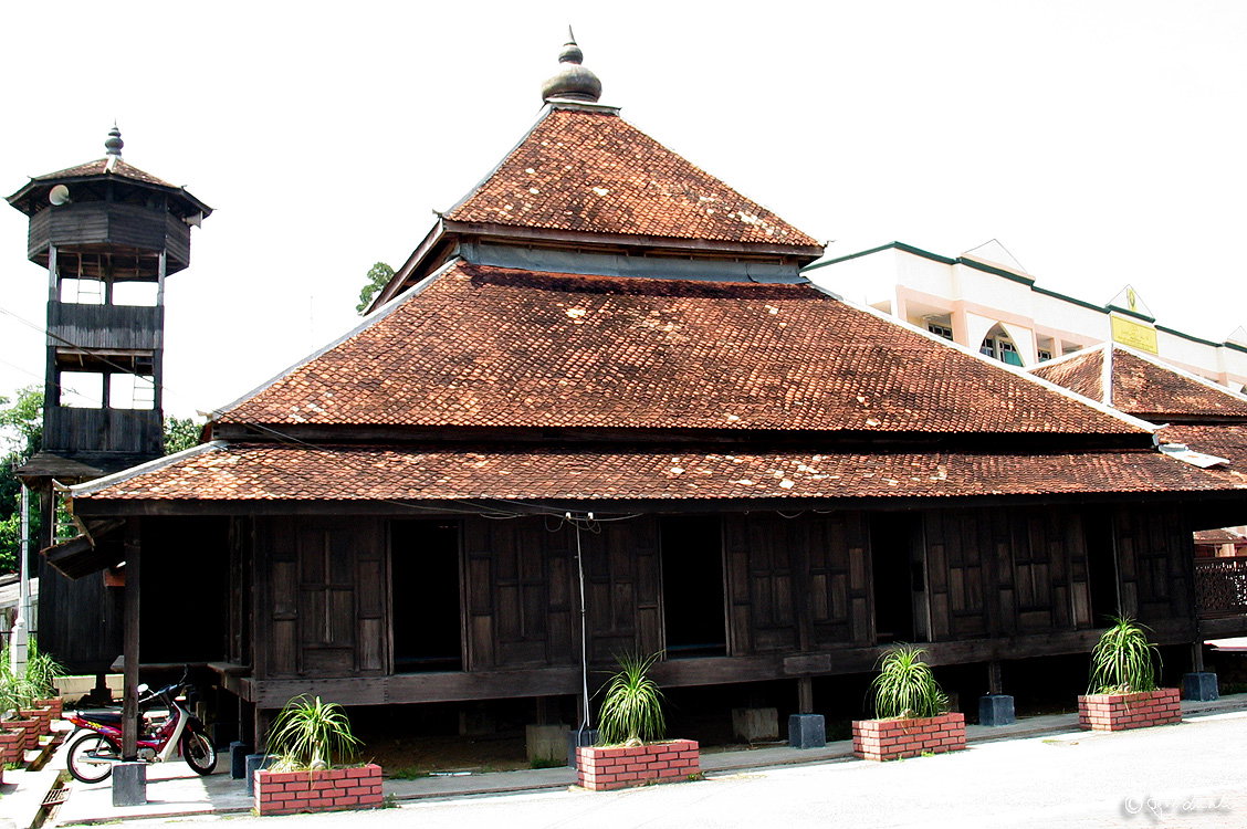 Kampung Laut district